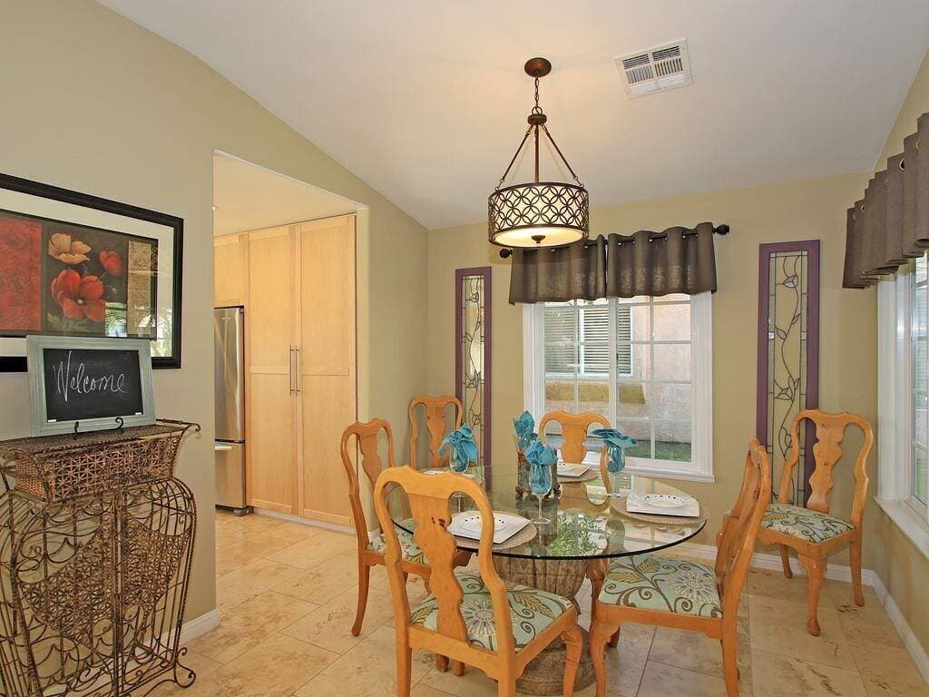 Foto 5 von 27: Indian Wells Pool Home - Toller Ort für Familie und Freunde zum Schwimmen, Essen und Entspannen.