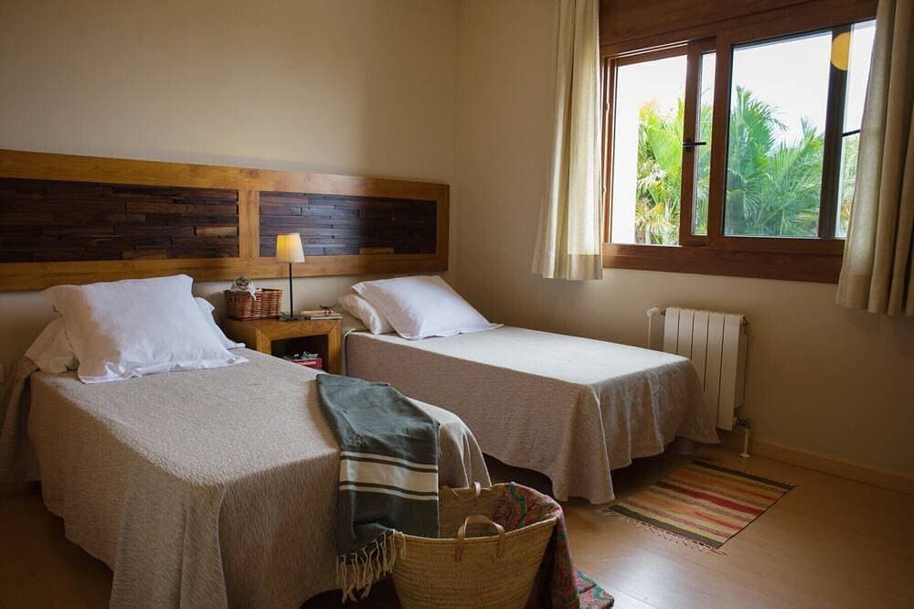 Foto 6 von 30: 2 Bedrooms, Sea View, Heated Pool 27ºC, Heating, Free Wifi, private garden and barbecue (4)