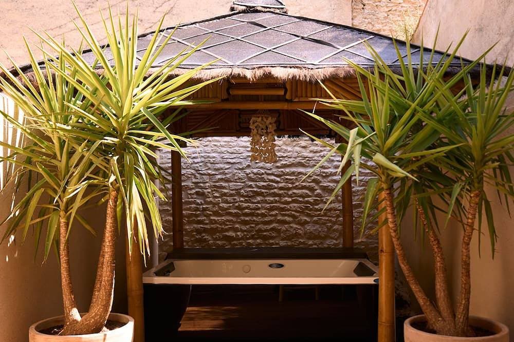 Bahia Suite • Private Jacuzzi & Air Conditioning in the Heart of Downtown Cognac 1