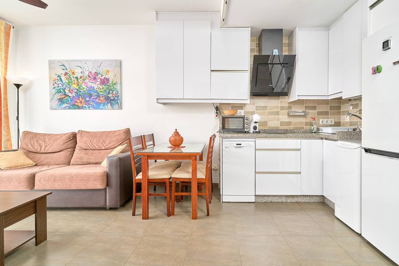 Foto 5 von 32: Apartment 'Vistas Al Mar Y Montaña' mit Meerblick, Gemeinschaftspool und Klimaanlage