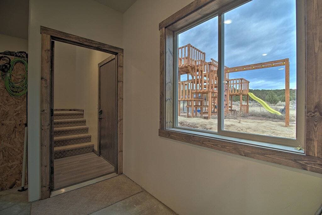 Foto 8 von 28: Custom Studio Apartment with Mountain Views and Garage Parking!