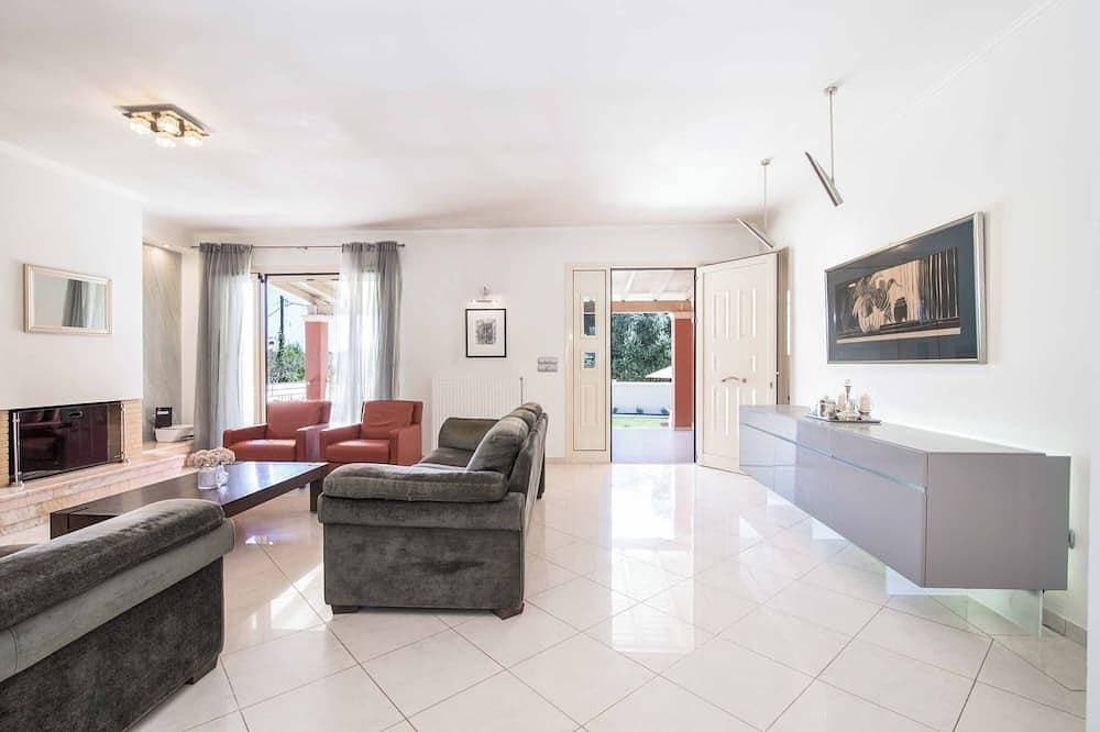 Foto 3 von 30: Villa Loukiana - Drei Schlafzimmer Villa, Schläft 7