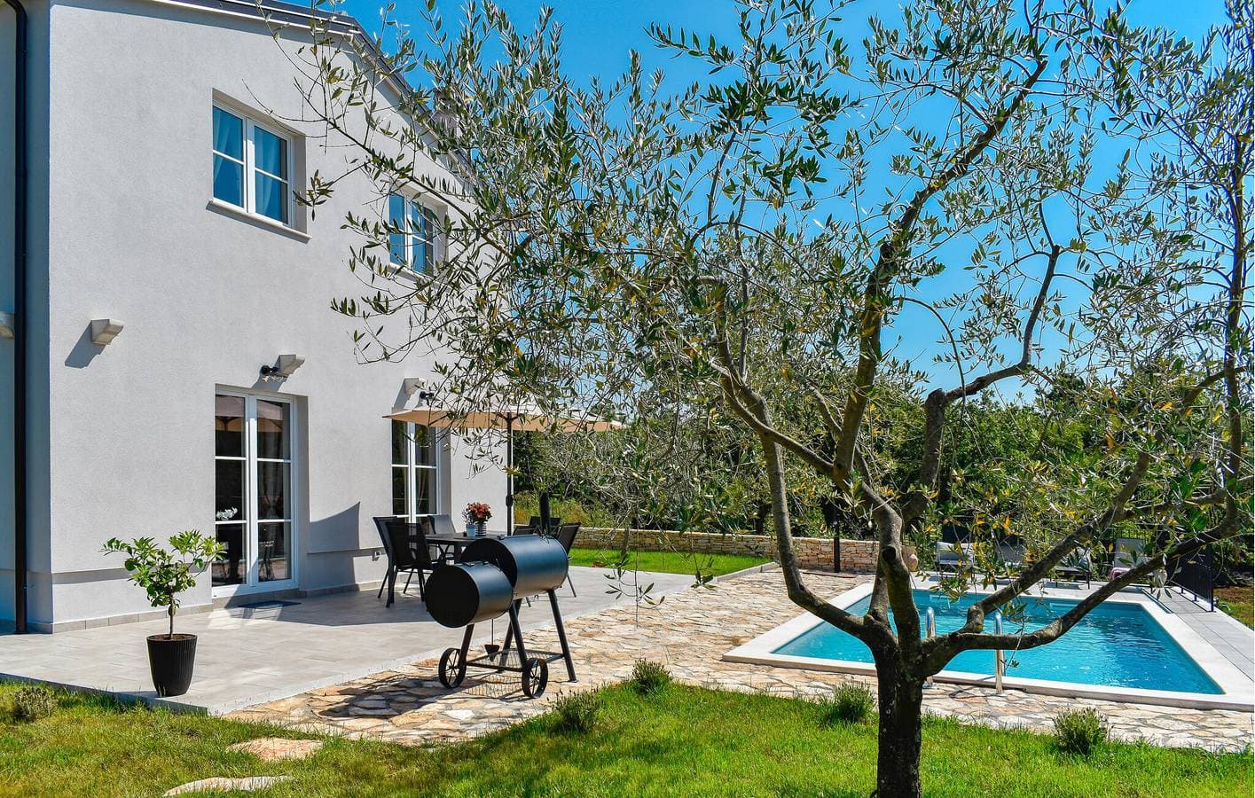 Foto 8 von 24: Charmante 2-Zimmer-Wohnung mit Terrasse und guter Infrastruktur in der Nähe von Montrin