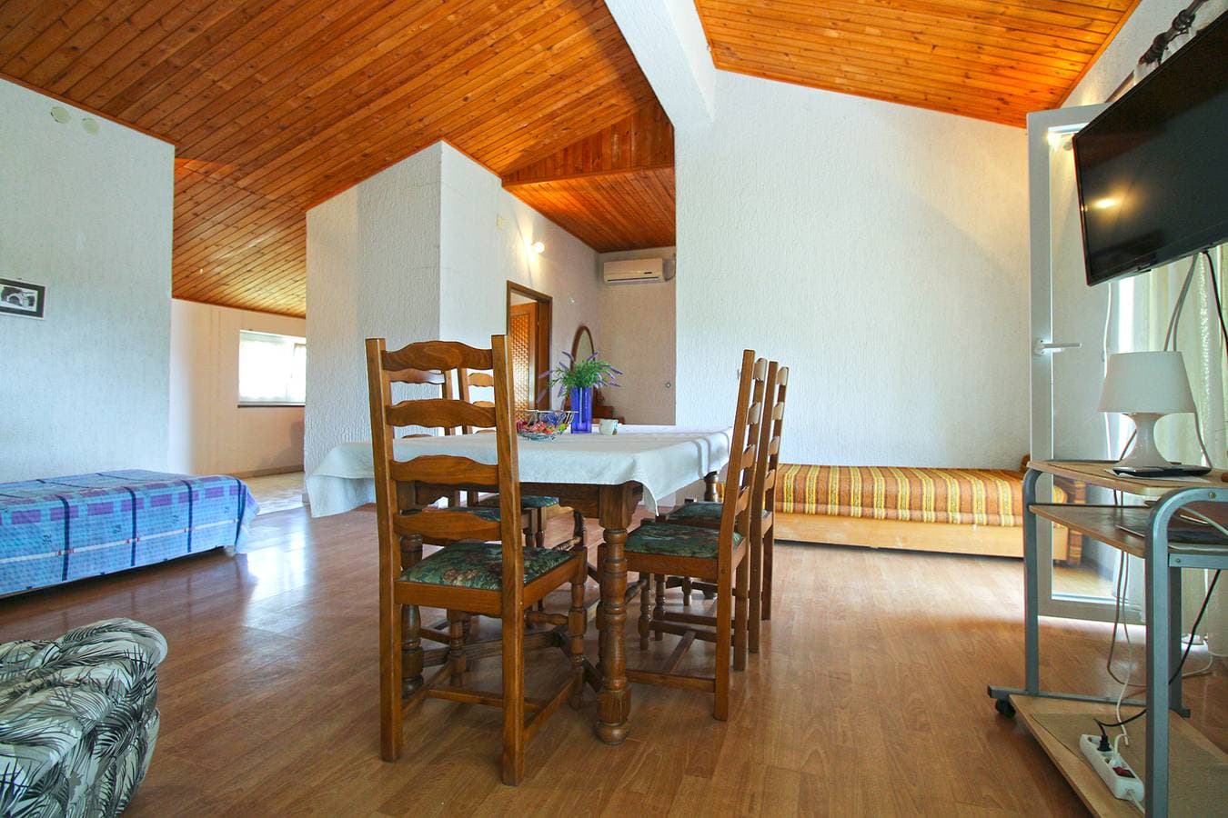 Foto 8 von 29: Ferienwohnung für 6 Personen mit Terrasse