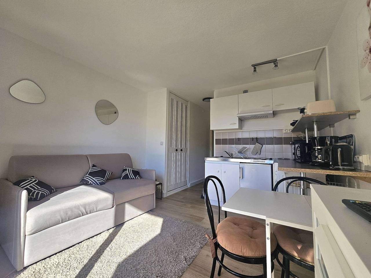 Foto 3 von 12: Gemütliches Studio mit Balkon, südlich ausgerichtet, in Balaruc-les-Bains, Nähe Therme