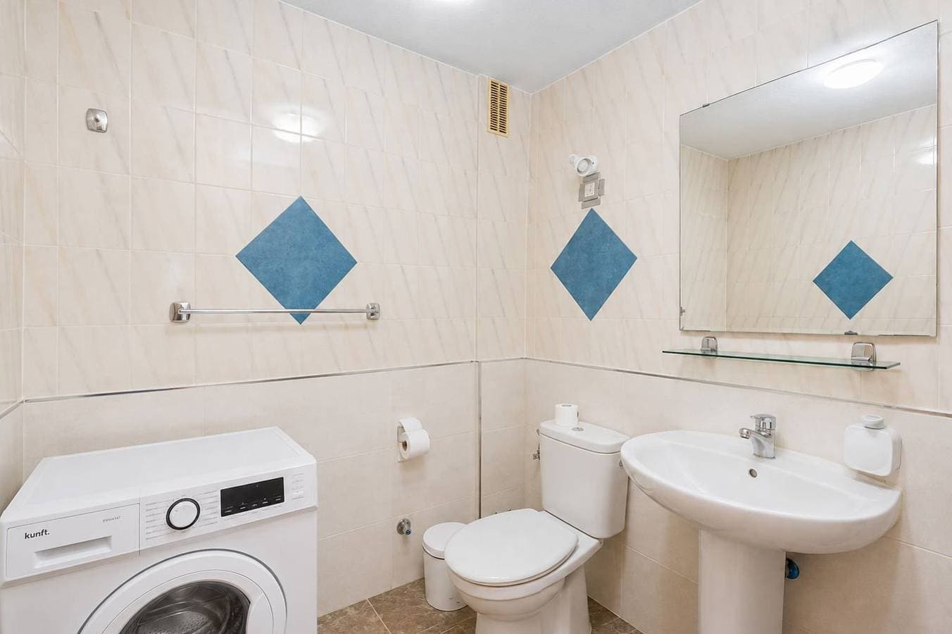 Foto 12 von 23: Ferienwohnung für 3 Personen mit Balkon