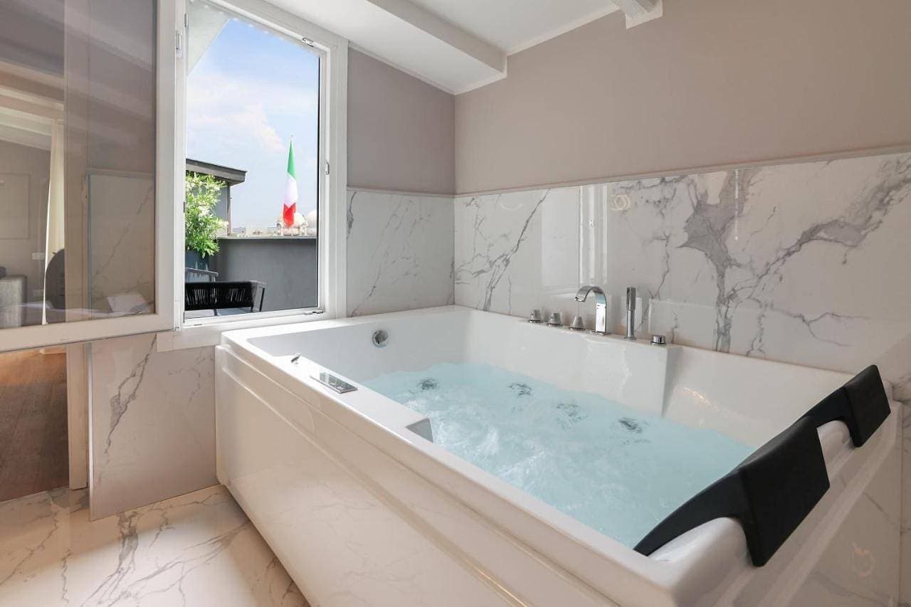 Foto 2 von 40: Suite with Spa Bath