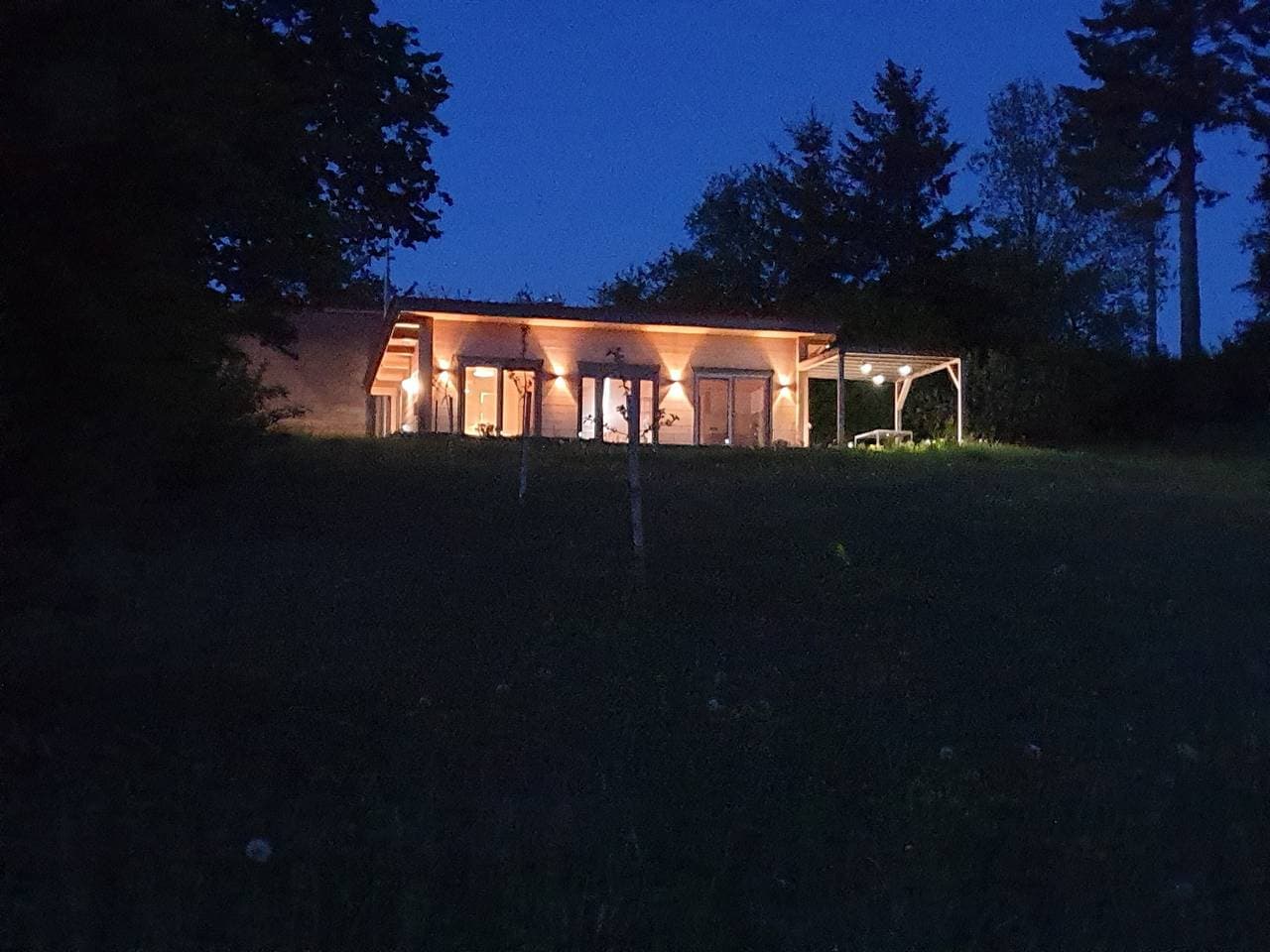 Foto 11 von 11: Ferienhaus Summerwiese: Modernes Holz-Tiny House im Industrial Design – nahe Biberach/Riss