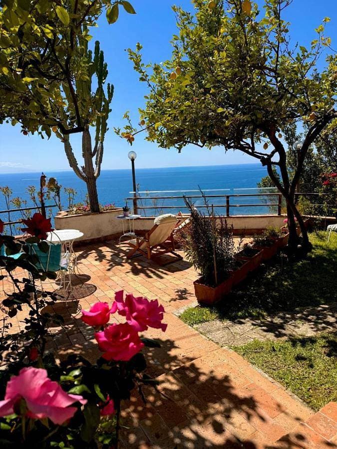 Foto 3 von 5: Double Room with Balcony and Sea View