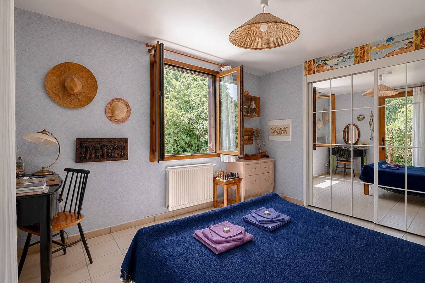 Foto 4 von 23: Gästezimmer 'Tromelin' mit privater Terrasse, WLAN und Ladestation für Elektrofahrzeuge