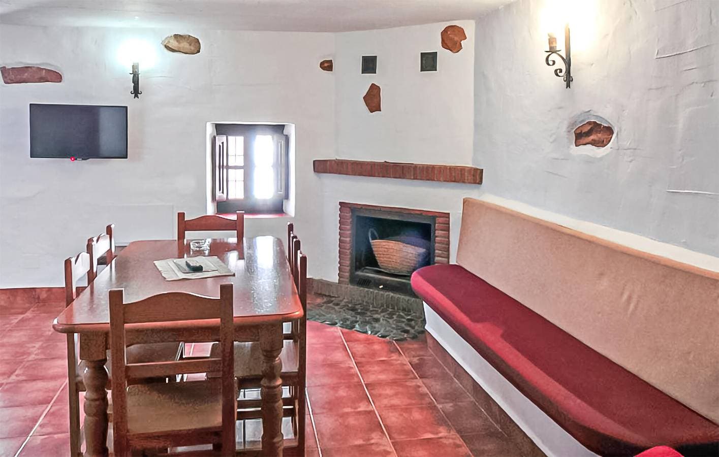 Foto 5 von 30: Reizende 150 m² große Wohnung mit Pool, Terrasse und Zugang zum Fluss – der ideale Rückzugsort!