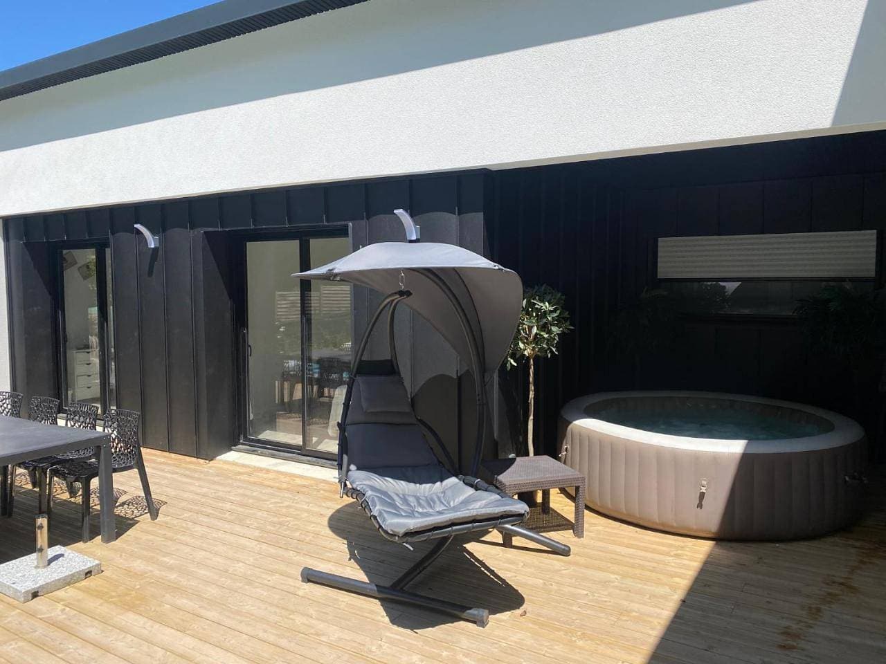 Foto 12 von 16: Triple Room with Pool View