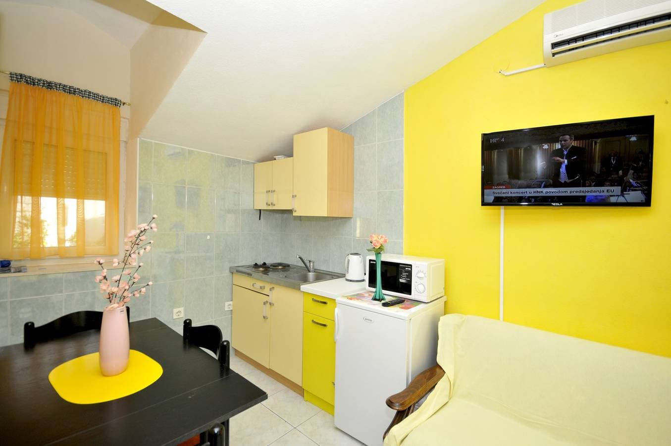 Foto 10 von 16: 1-Zimmer-Ferienwohnung mit Terrasse und Meerblick Okrug Donji, Ciovo A-13732-a