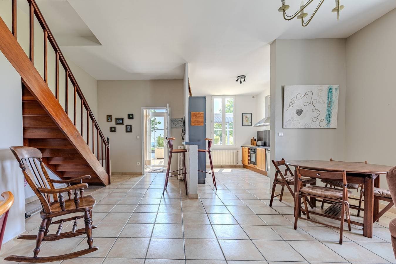 Foto 8 von 25: Ferienhaus 'Les Marronniers' mit Pool und Blick auf die Weinberge in Montagne