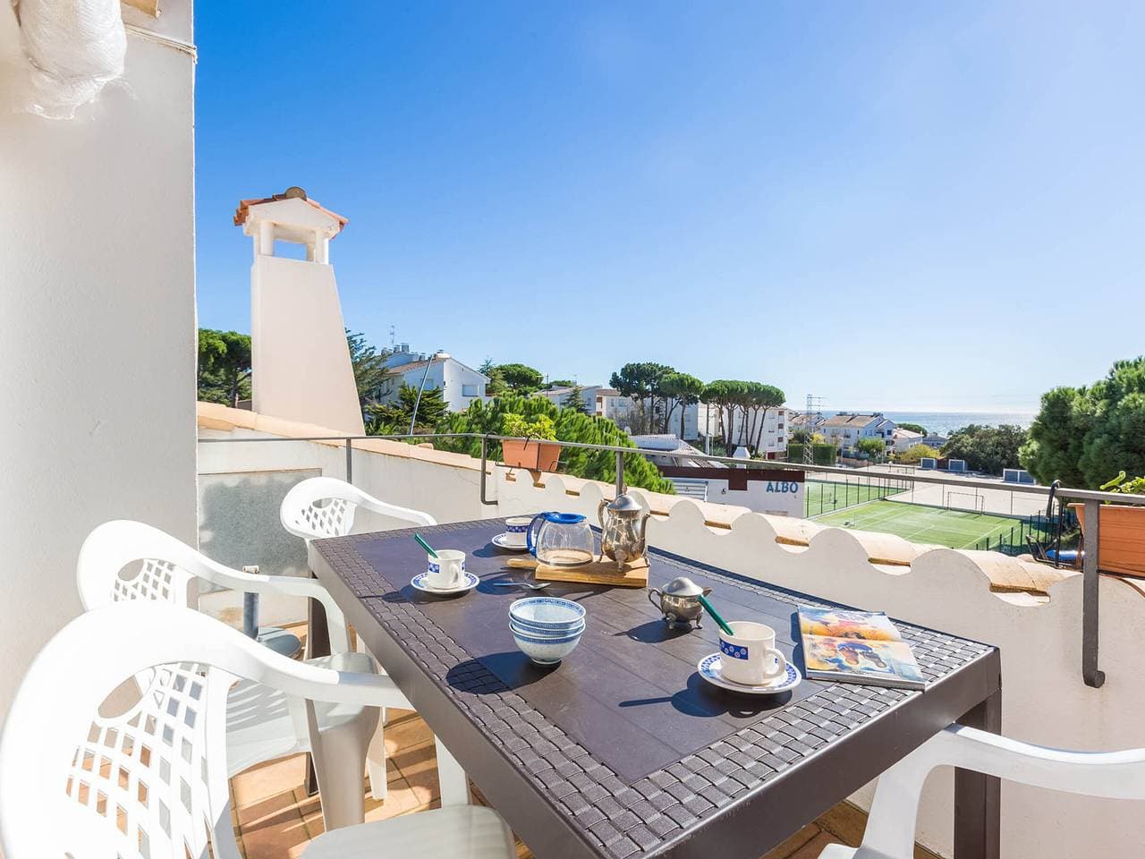 Dachgeschoss-Wohnung mit Terrasse und Parkplatz in Calella de Palafrugell 1