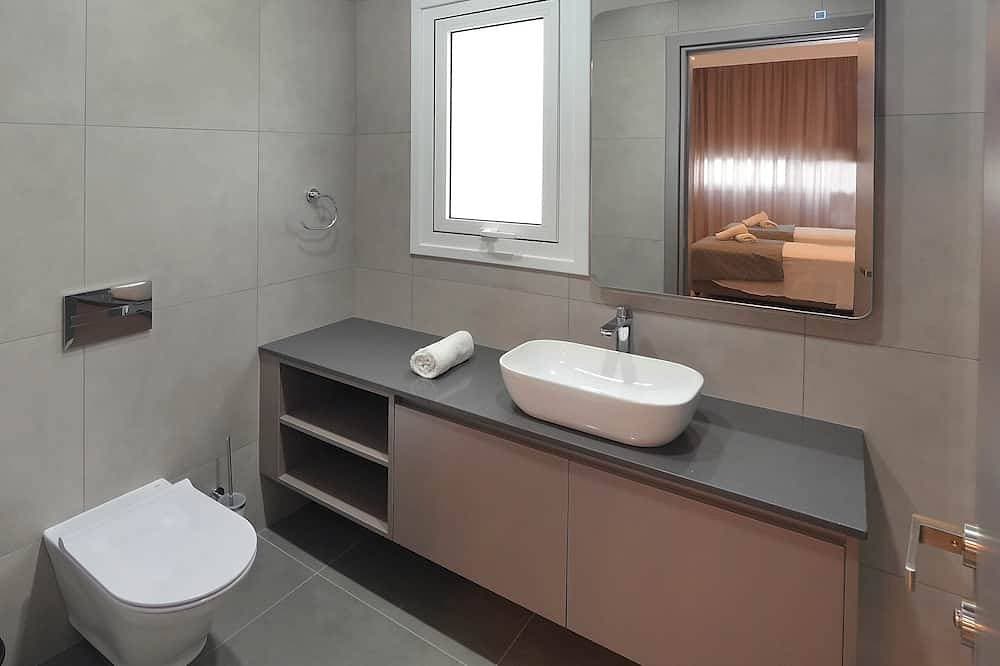 Foto 8 von 25: Dps4 Sun & Moon Luxury 4-bedroom Villa with Private Pool, in Vibrant Ayia Napa