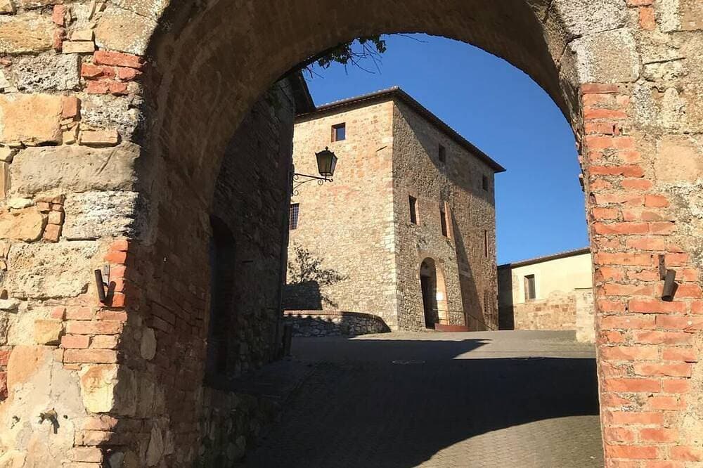 Foto 9 von 19: Stay on the walls of Murlo Castle, apartment with breathtaking views