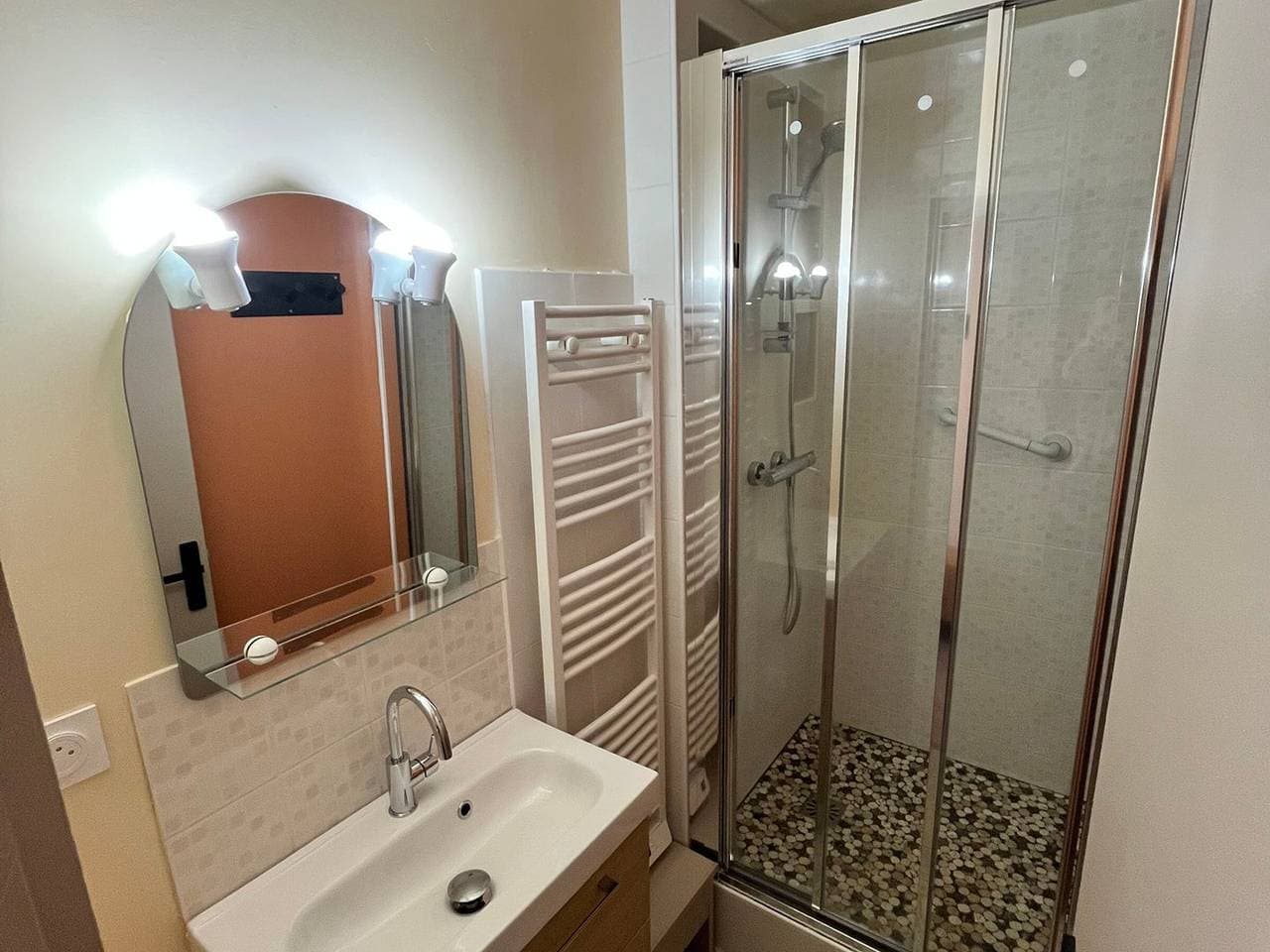 Foto 11 von 15: Renoviertes Studio mit Balkon, Privatparkplatz, nahe Pisten - 4 Pers