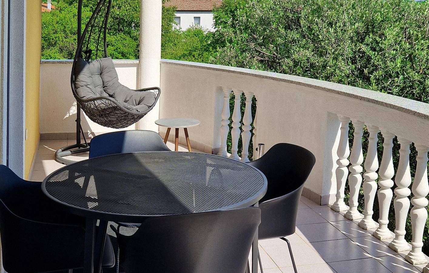 Foto 8 von 38: Modernes Apartment mit Terrasse in der Nähe von Montrin und Maslinova Grana