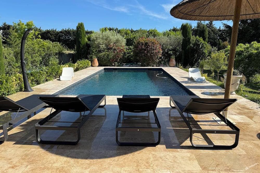 Schönes Haus, geschlossener Pool in der Nähe von Alpilles, Climatisee, auf dem Land 1