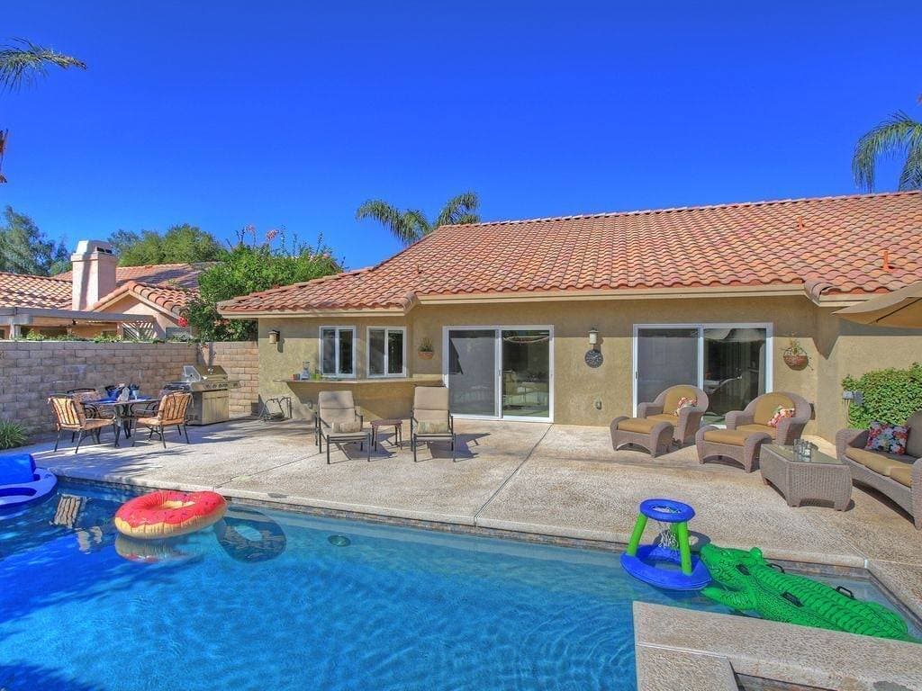 Foto 11 von 27: Indian Wells Pool Home - Toller Ort für Familie und Freunde zum Schwimmen, Essen und Entspannen.