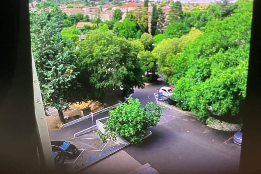 Foto 6 von 7: Apartment in the heart of the village, in a quiet location, with a panoramic view.