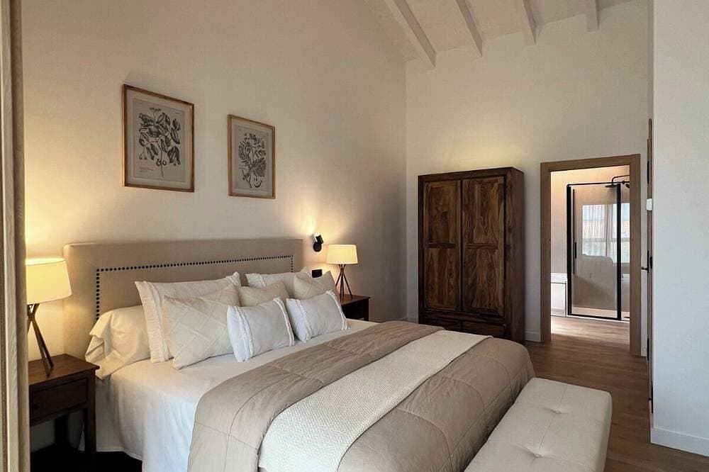 Foto 5 von 15: Top category rural house in Asturias - Garden, fireplace and relax.