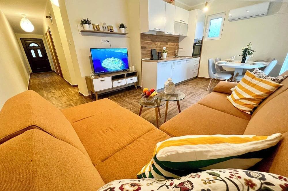 Foto 10 von 30: Spacious 4-bedroom house with infinity pool for relaxing in lovely Herceg Novi
