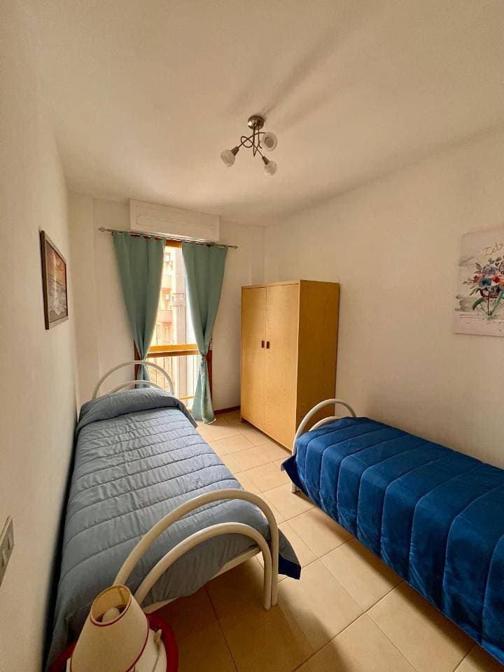 Foto 8 von 49: Two-Bedroom Apartment
