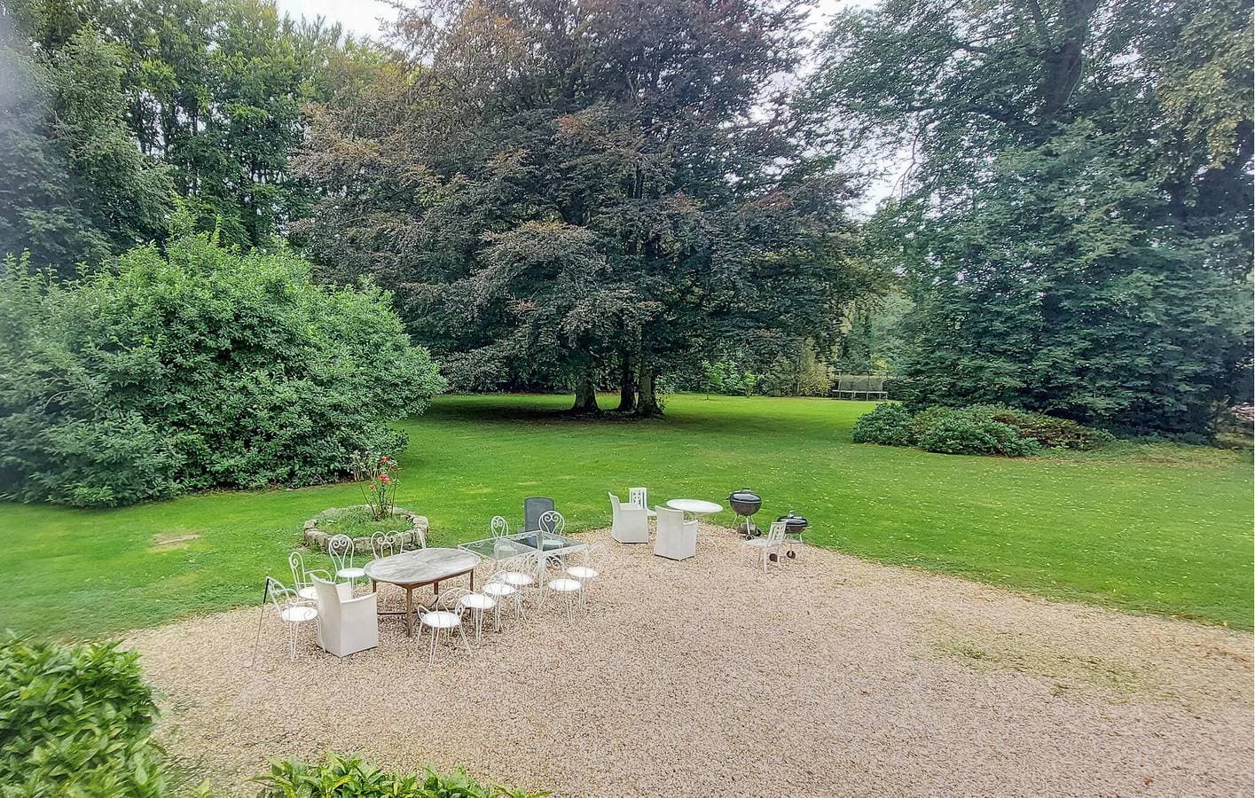 Foto 11 von 42: Moderne Wohnung mit Garten, Parkplatz & WiFi in La Chapelle-sur-Dun