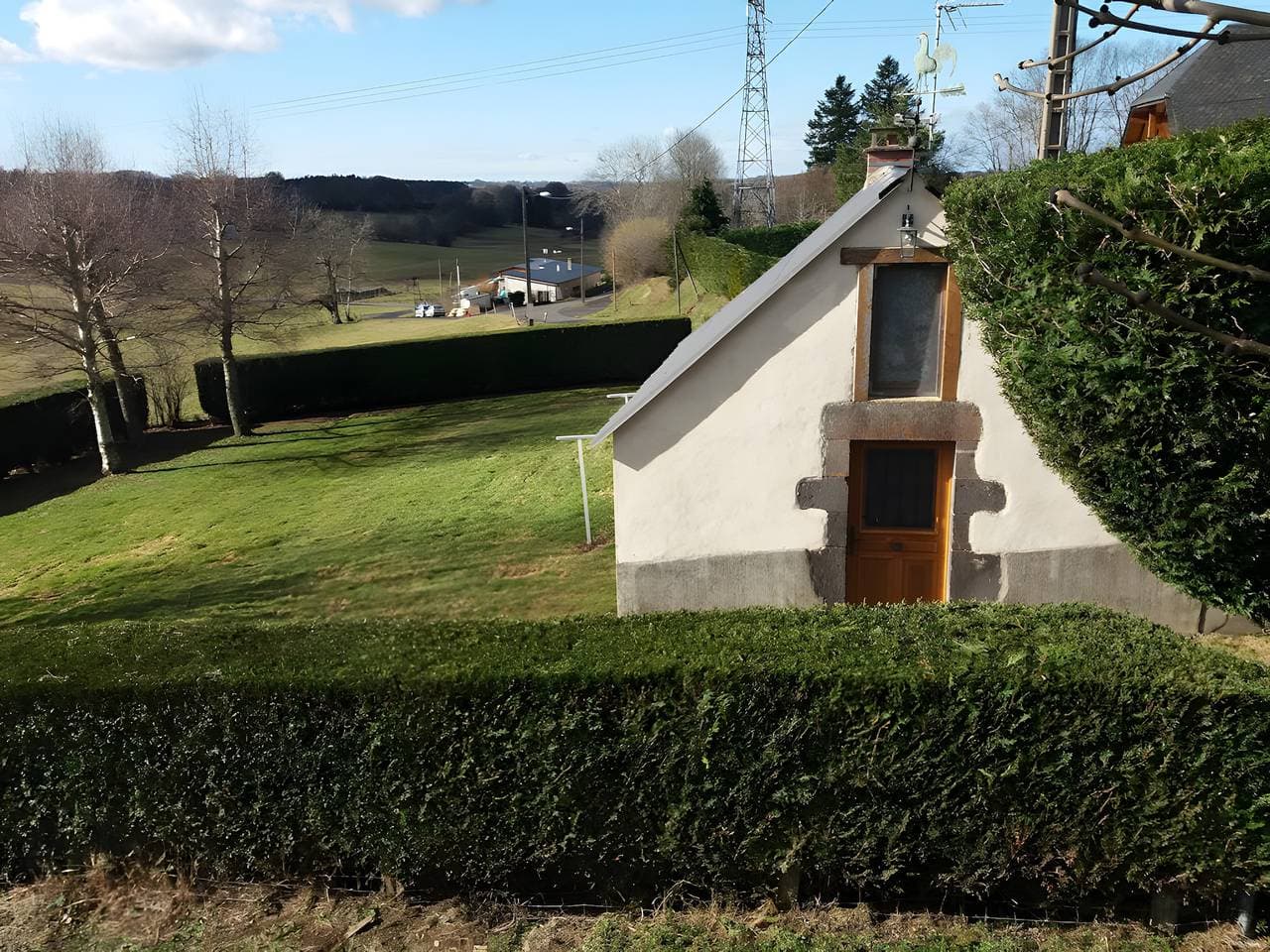 Foto 10 von 11: Petite Maisonnette Auvergnate mit Bergblick
