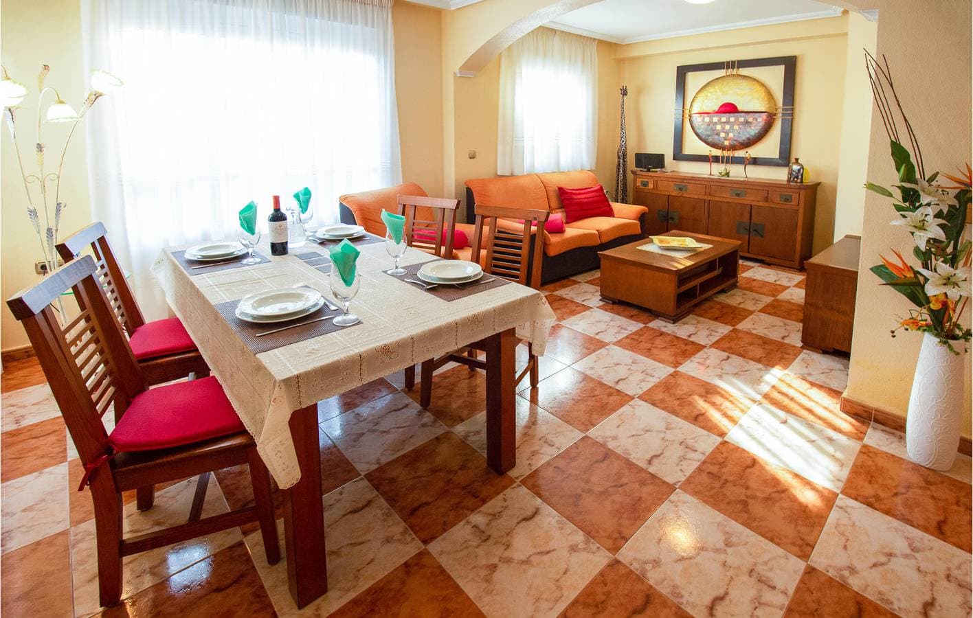 Foto 5 von 29: Klimatisiertes Apartment mit Parkplatz, Pool und Terrasse 1,5 km zum Strand