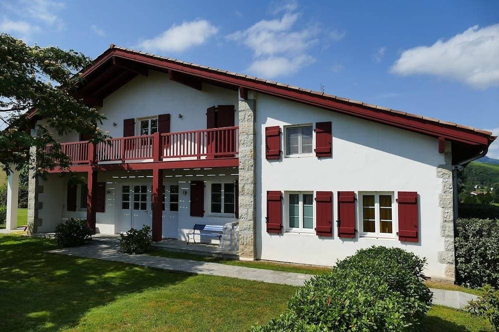 Foto 13 von 30: BaskoParadis I ÖkoFeWo I Bett 160 I Terrasse I Panoramablick I Garten I Esel