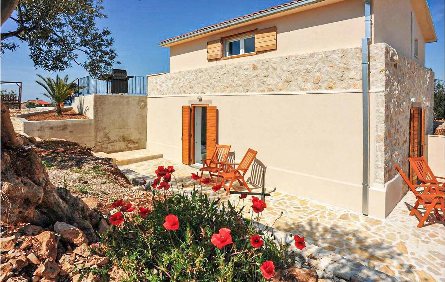 Foto 3 von 44: Gemütliche 2-Zimmer-Wohnung mit Pool, WLAN und Terrasse, 900 m vom Strand entfernt