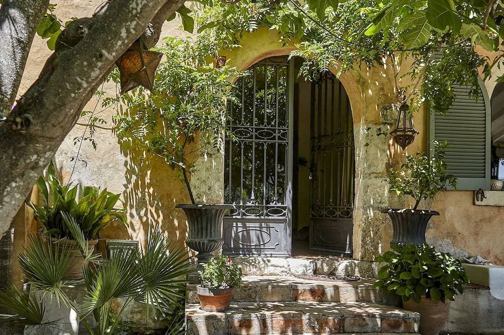 Foto 12 von 30: Manor House at Masia Nur Sitges ( adults only, very stylisch)  )