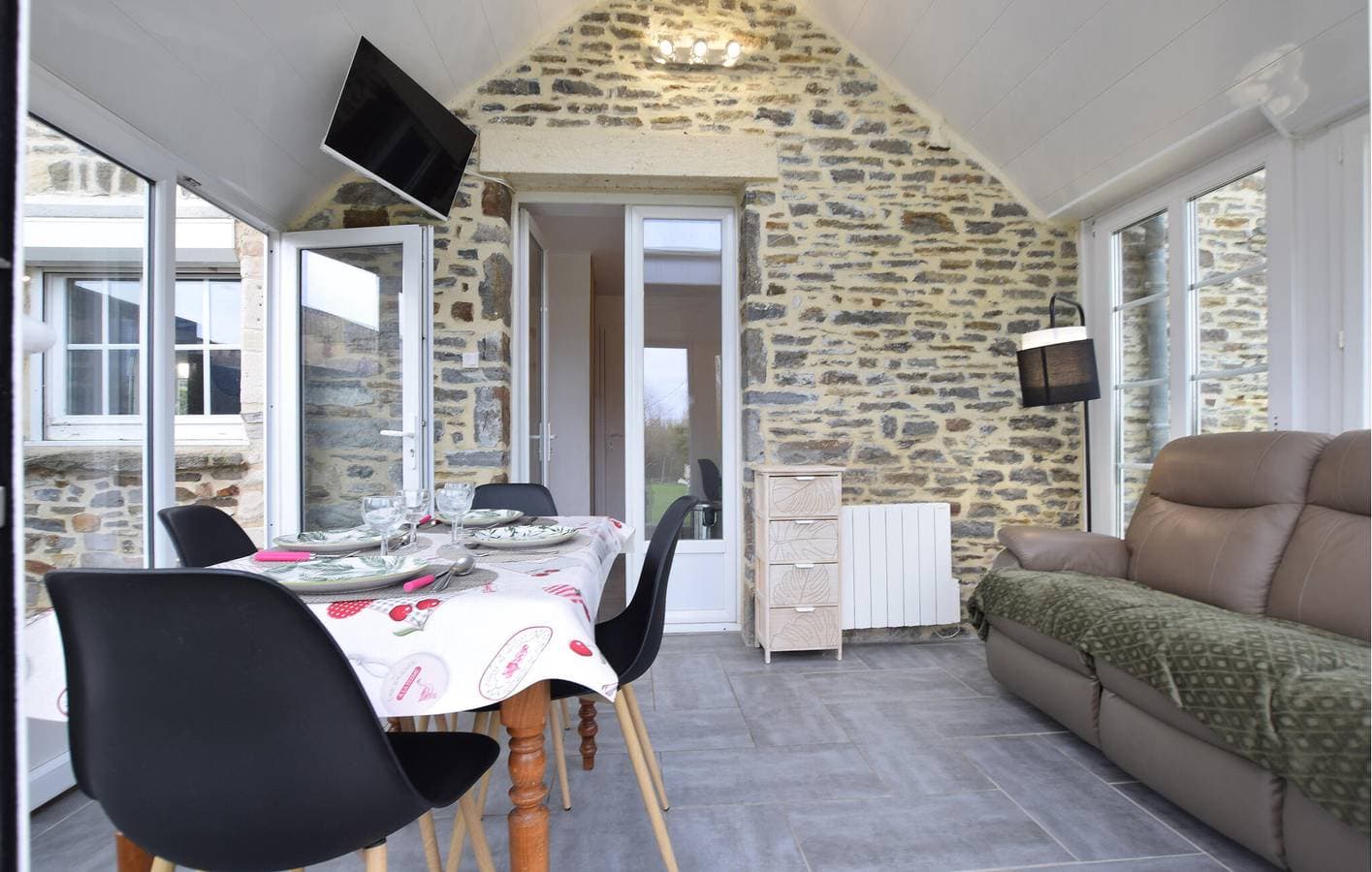 Foto 4 von 29: Moderne Ferienwohnung mit WLAN, TV und Parkplatz in Saint-Lô-d'Ourville – 2 km zum Strand