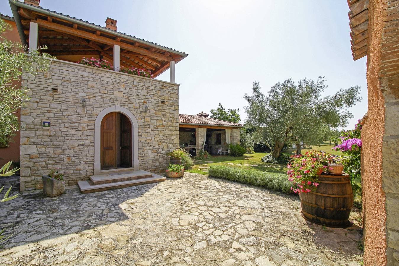 Foto 4 von 28: Ferienhaus Šalvela * 11000 m2 Grundstück, Garten, privater Pool, WLAN