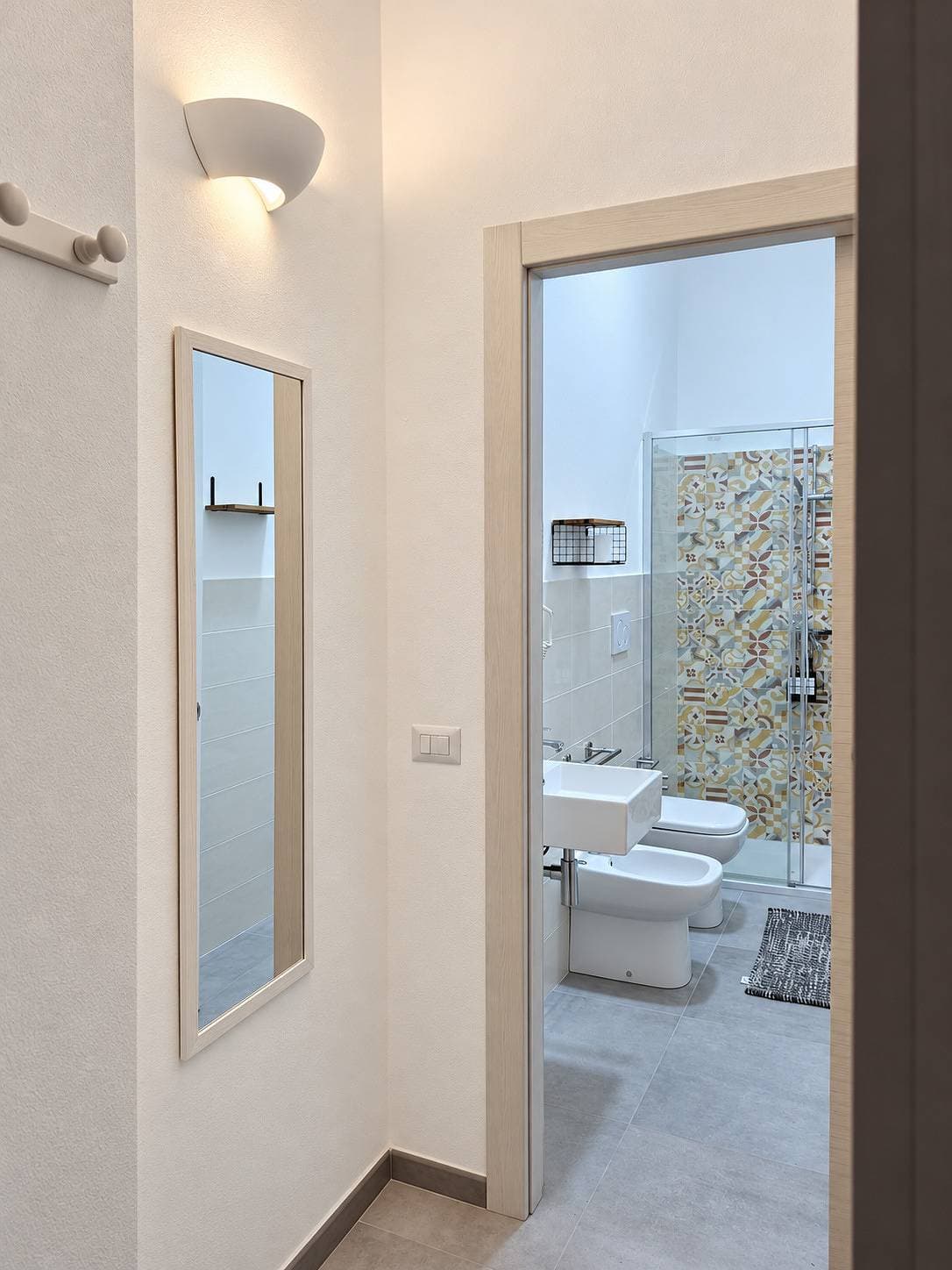 Foto 12 von 83: Private Gelbe Wohnung in Palma de Sols — Keine gemeinsamen Wohnräume