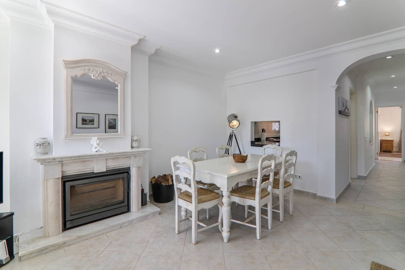 Foto 5 von 38: Ferienvilla "Villa Karon" mit Garten, Pool, gemeinsamem Tennisplatz, WLAN & Terrasse