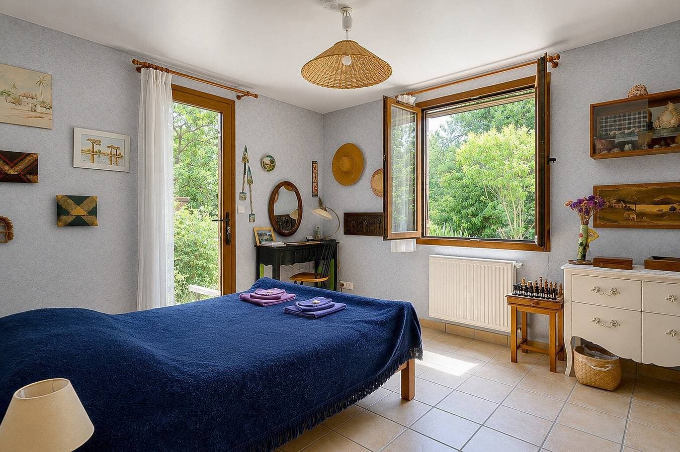 Foto 2 von 23: Gästezimmer 'Tromelin' mit privater Terrasse, WLAN und Ladestation für Elektrofahrzeuge