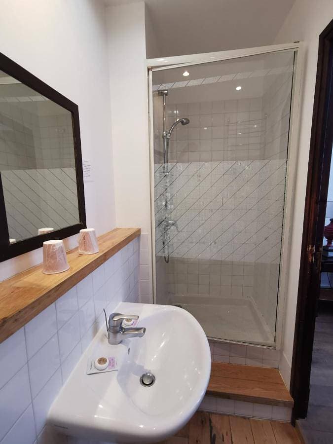 Foto 5 von 9: Double Room with Shared Bathroom