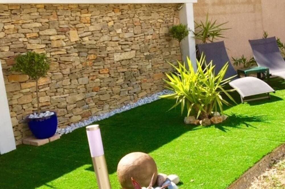 Foto 6 von 6: S'il est un lieu qui brille toute l'année, c'est \"Ici\"