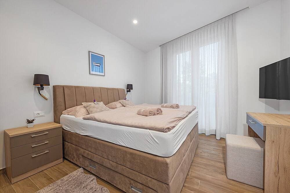 Foto 8 von 30: Villa mit Pool, Spielzimmer, Garten