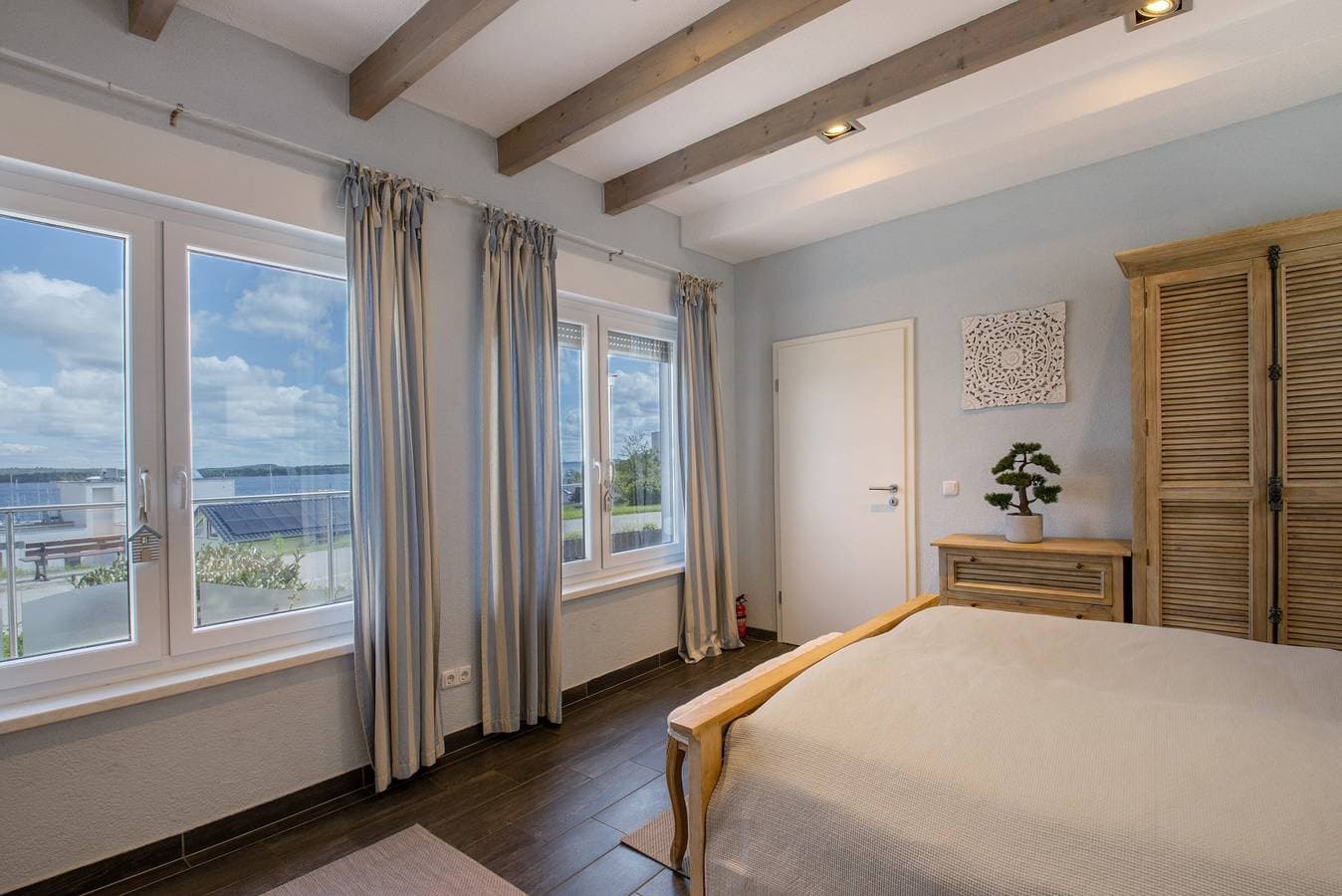 Foto 12 von 27: Ferienhaus Seepanorama - Marina Mücheln' mit Seeblick, privater Terrasse und Wi-Fi