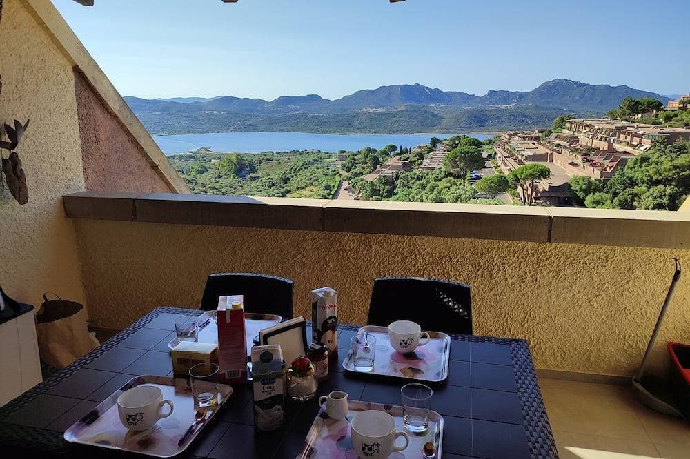 Elegant and spacious apartment with terrace and gulf view in Costa Smeralda 1