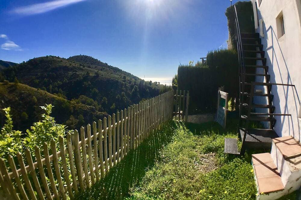 Foto 11 von 30: Geniessen Sie Die Sonne Und Den Herrlichen Blick Von Der Terrasse<br><br>Wohnung Axarquía 1-3