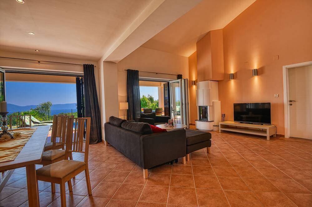 Foto 11 von 30: Moderne Villas mit Swimmingpool und tollen Meerblick,  nahe am Meer