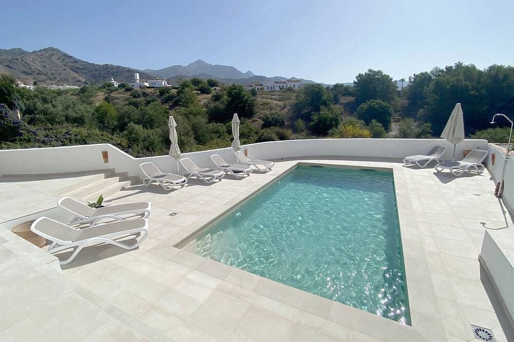 Villa Avec Piscine 8X4 à Nerja Pour 8 Personnes, Proche de la Plage 1