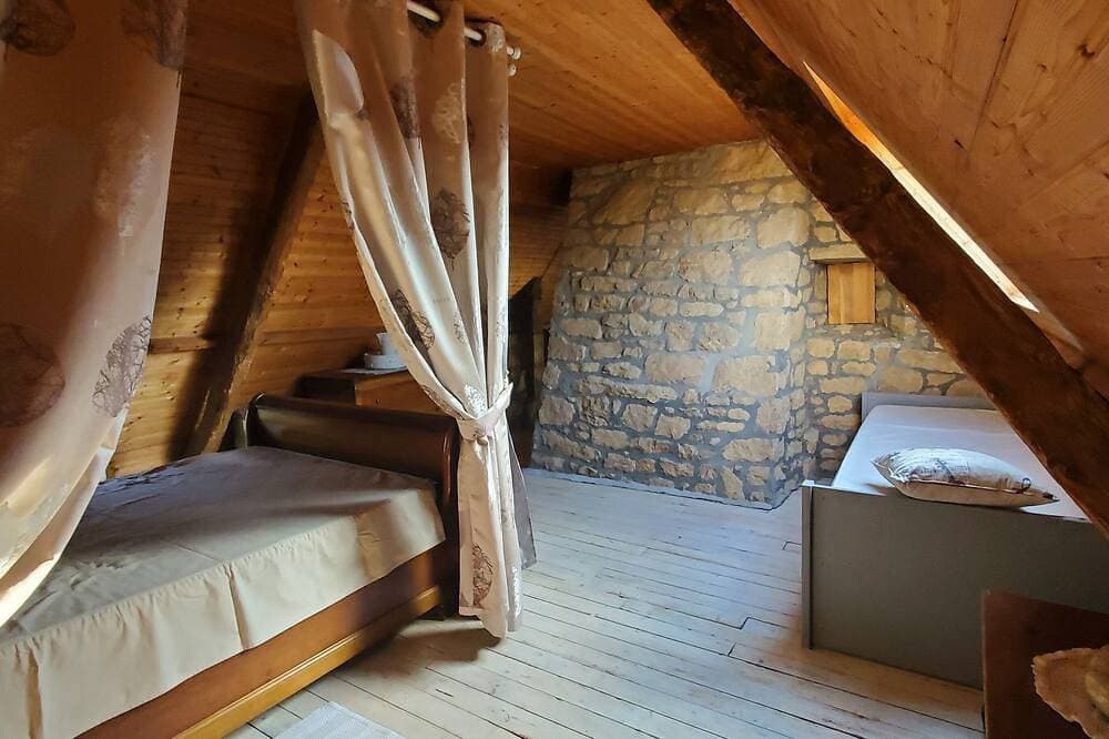 Foto 3 von 21: Quiet gîte on the edge of a forest, ideal for families with pets except cats.