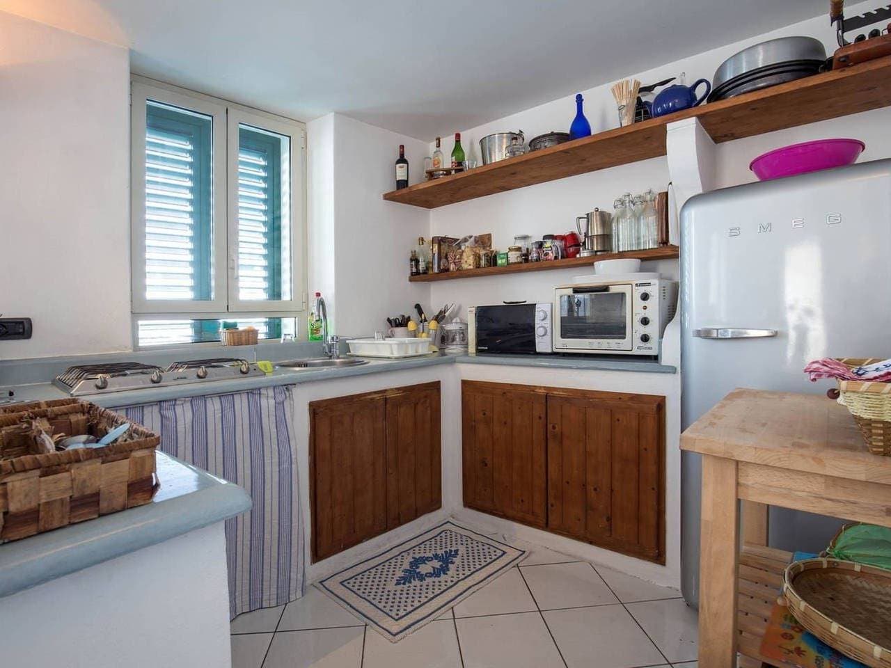 Foto 4 von 30: Villa auf einer natürlichen Klippe mit Blick auf das Meer, nur wenige Schritte